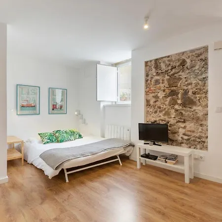 Quiet Studio For 2 In Belem, 3mins To Tram * Lisbon
