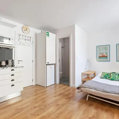 Apartment Quiet Studio For 2 In Belem, 3mins To Tram Lissabon